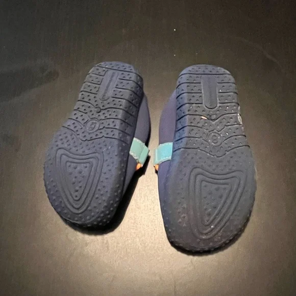 Blue Kids Cat & Jack Velcro Water Shoes, Size 8 - Picture 5 of 5